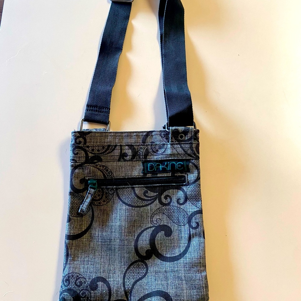 Dakine crossbody purse